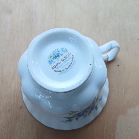 ROYAL ALBERT White China with Blue Floral Accents - Picture 5 of 7